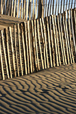 ganivelles, clôture en bois pour protéger dunes de sable en Méditerranée